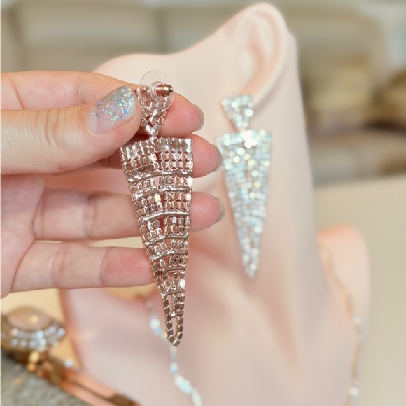 Elegant Rose Gold Drop Earrings - Picture 6 of 8